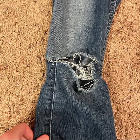 SOLD Hollister Distressed Hole Medium Wash Jeans - Picture 4 of 12